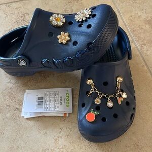 Women’s crocs with beautiful croc brand charms new never worn with tags